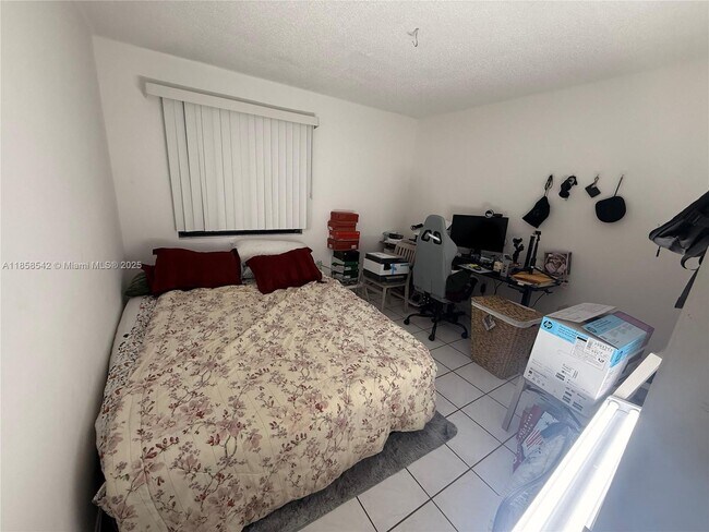 Building Photo - 605 NW 72nd Ave