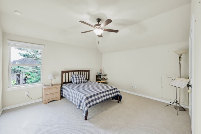 Building Photo - 34 Langstone Place