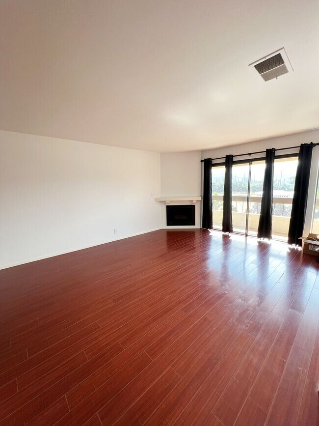 Building Photo - Spacious 2 Bed/2 Bath Condo at Mission Gre...