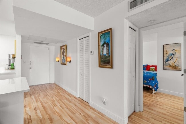 Building Photo - 3080 N Course Dr