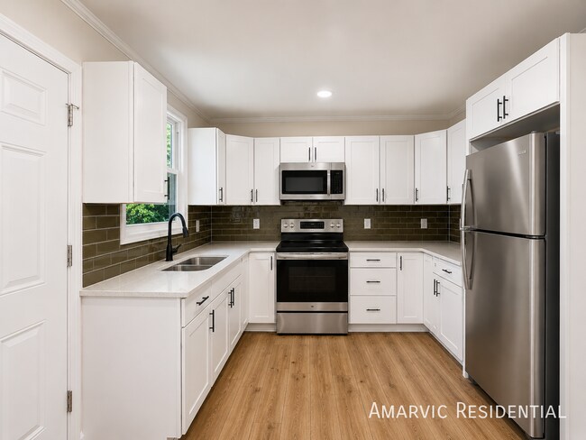 Building Photo - 807 Candlewood Dr