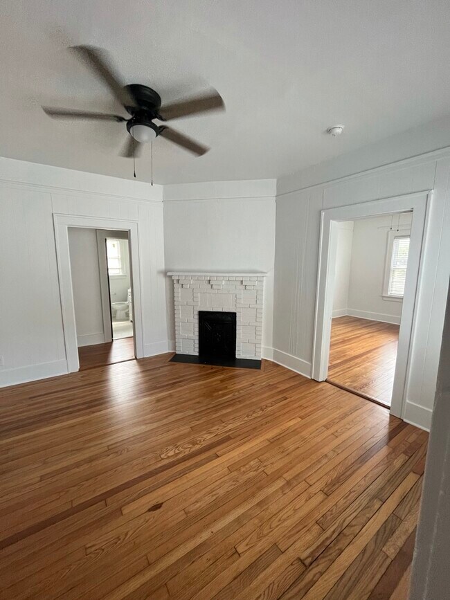 Living room - 722 E 35th St