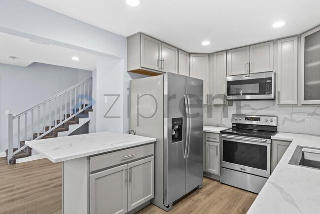 Building Photo - Unit Apt 2