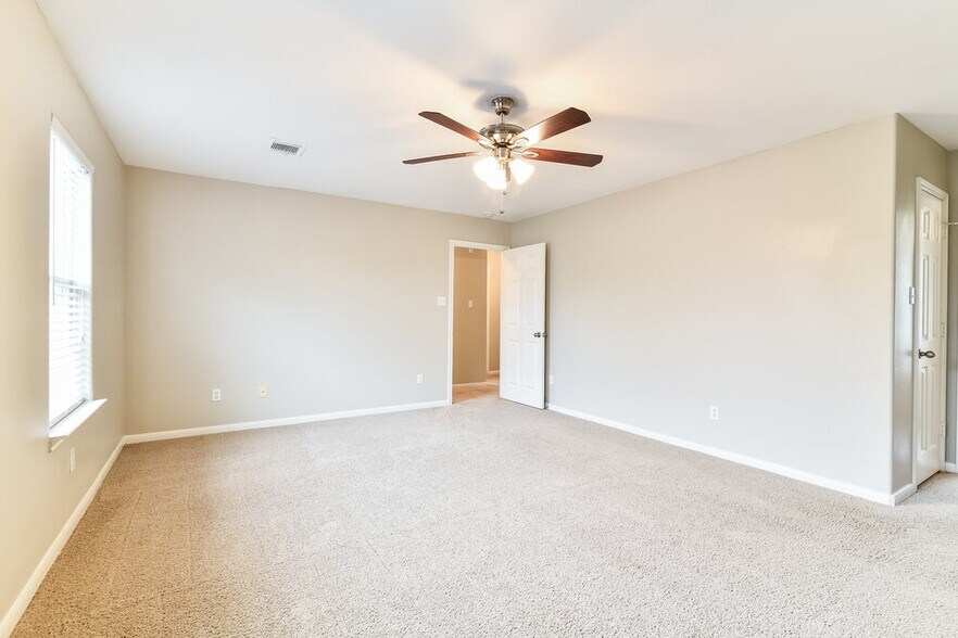 Building Photo - 4722 San Antonio River Dr