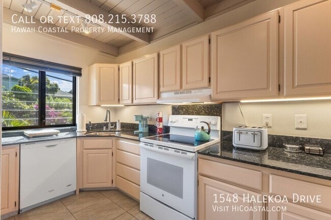 Building Photo - 1548 Halekoa Dr