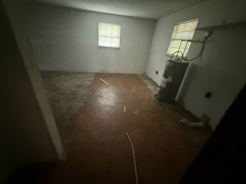 Building Photo - 302 Bernard Rd