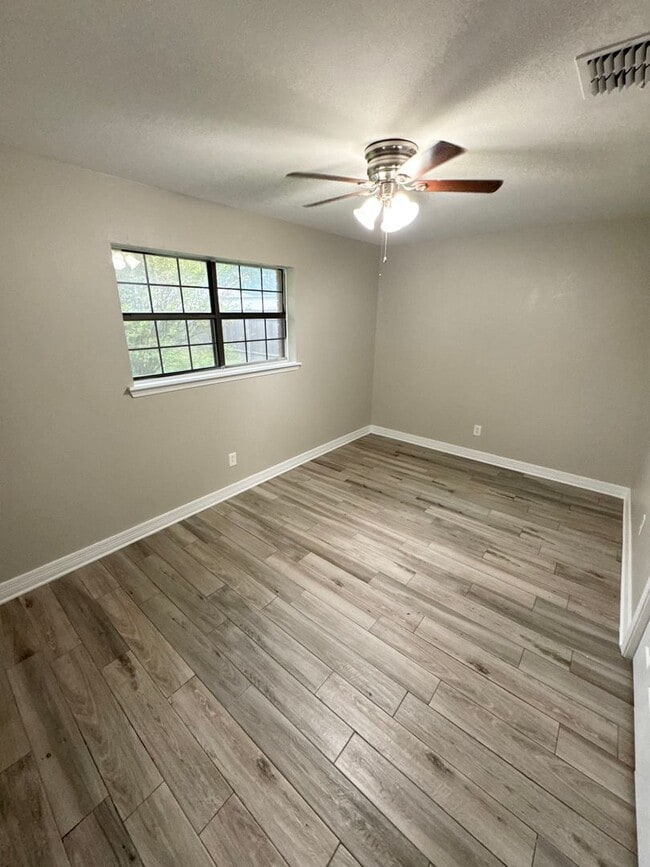 Building Photo - Shreveport Home!