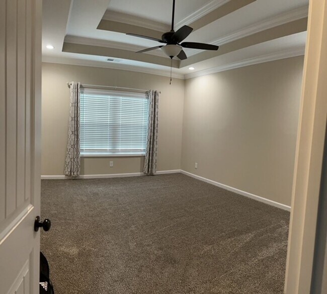 Building Photo - 3 Bedroom Home with Massive Bonus Room for Rent!