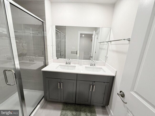 Building Photo - 214 Red Leaf Ln