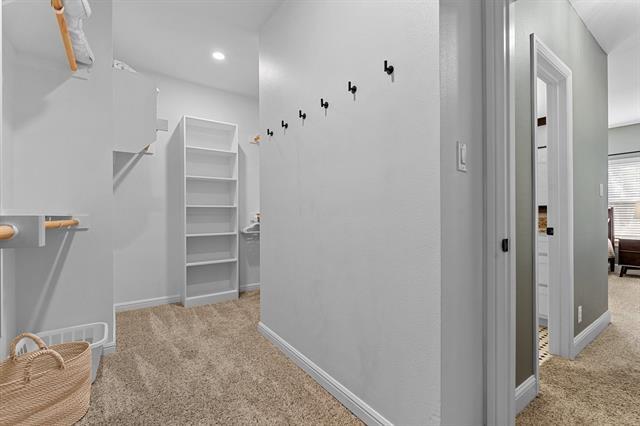 Building Photo - 607 S Alamo St