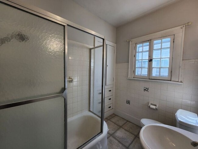 Building Photo - $100 Deposit for Qualifying Applicants.