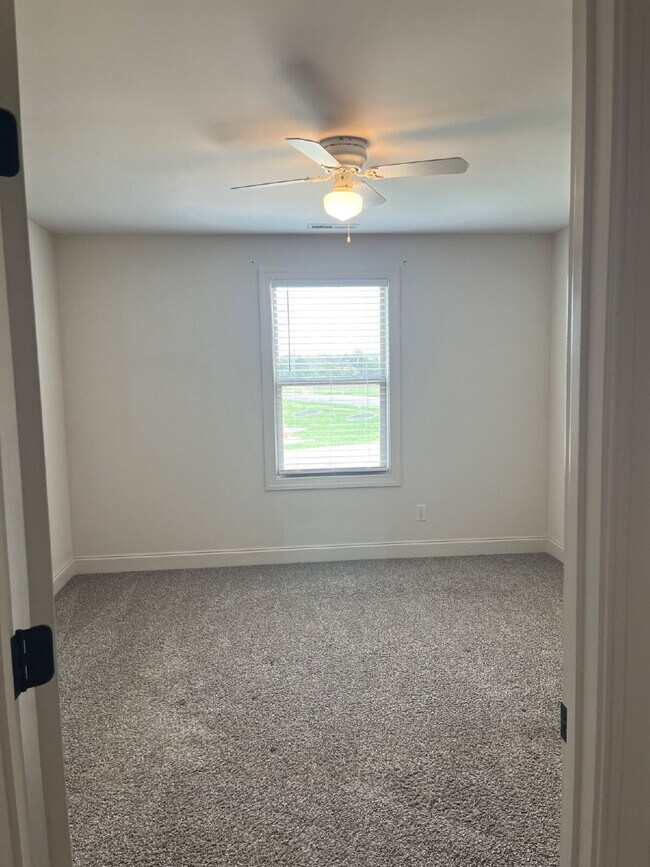 Building Photo - "Spacious 4-Bedroom Retreat with 3.5 Baths in Charming Mt. Juliet!"