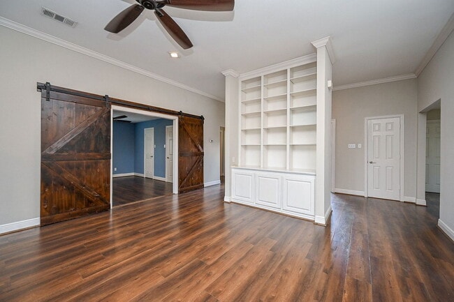 Building Photo - 414 Fox Briar Ln