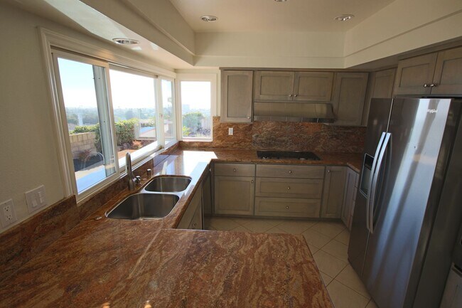 Building Photo - Amazing La Jolla North PB home with panoramic views of the ocean, bay and downtown