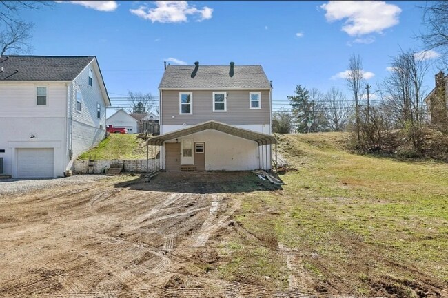 Building Photo - 306 W 17th St