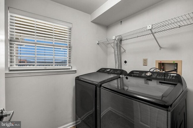 Building Photo - 6070 Main St