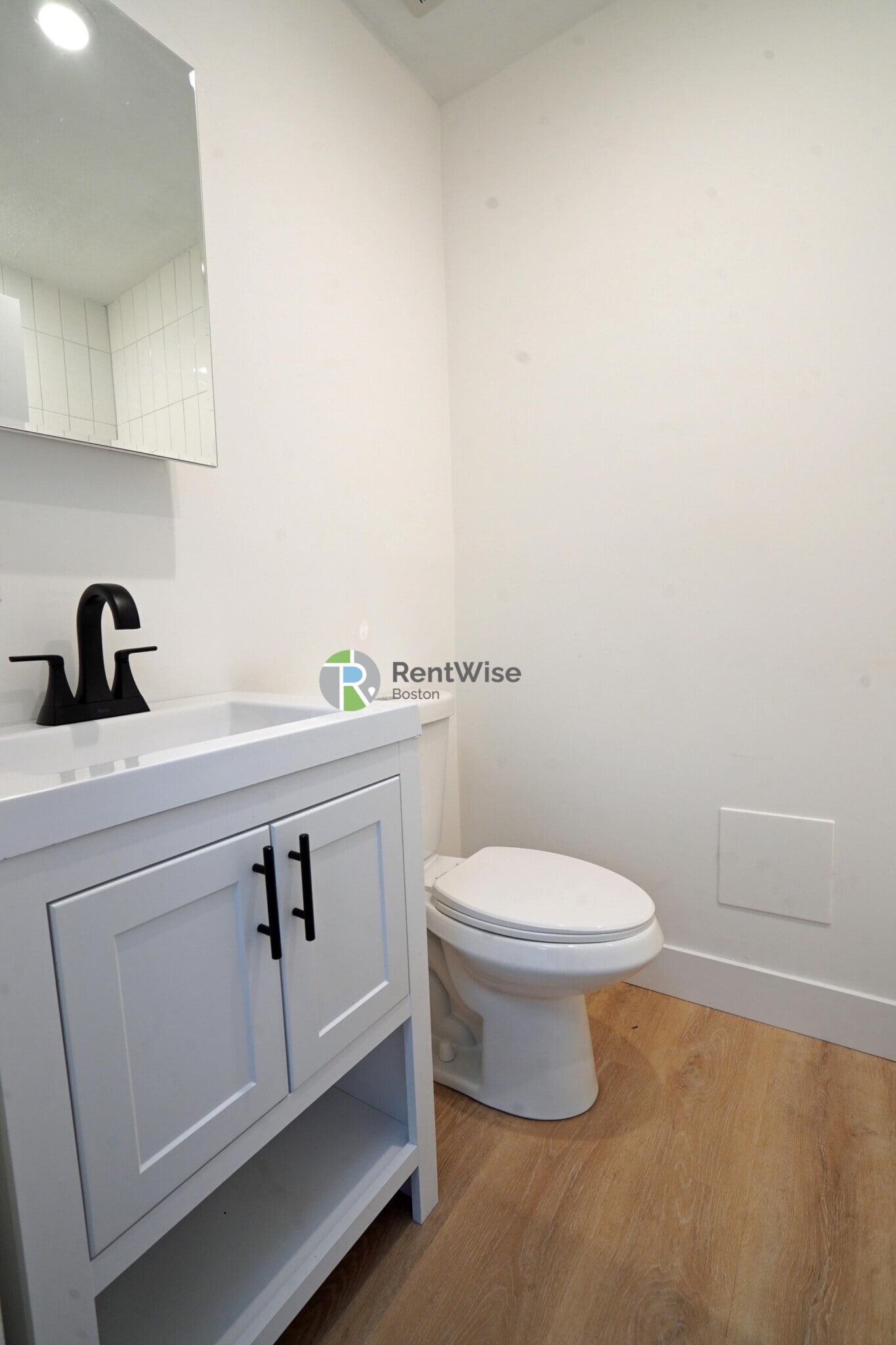 Building Photo - 740 E 7th St