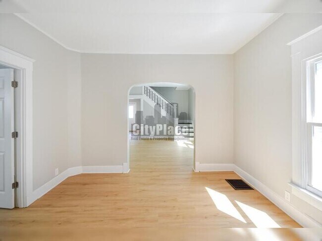 Building Photo - 3027 Boulevard Pl