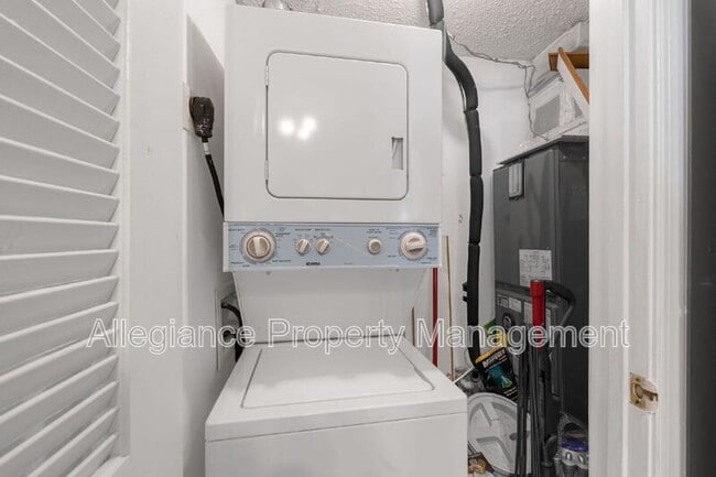 Building Photo - 6011 Curtier Dr