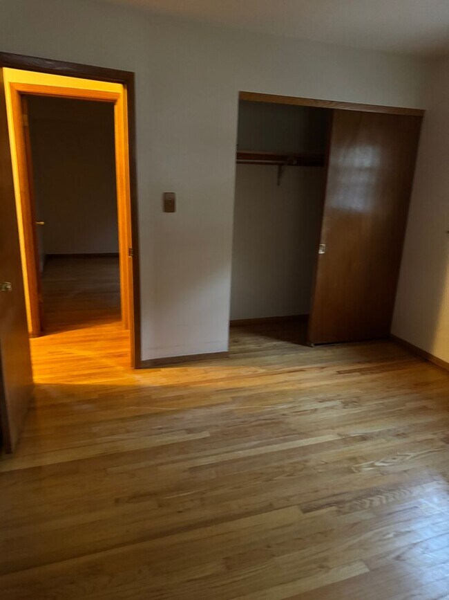 Building Photo - 3-Bedroom Single Family in a great neighborhood - Available October 15!