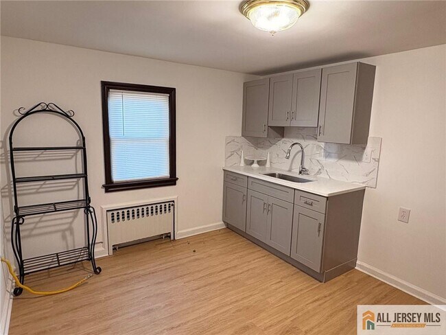 Building Photo - 18 Fountain St