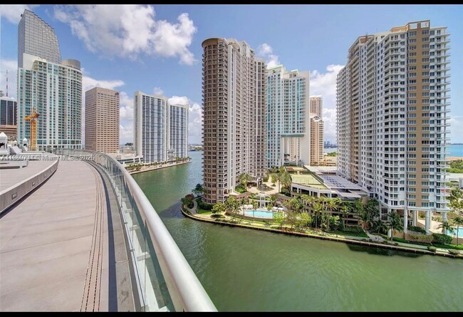 Building Photo - 475 Brickell Ave