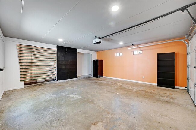 Building Photo - 1203 W 40th St