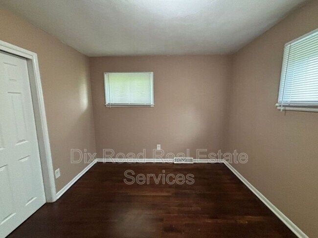Building Photo - 4984 OH-122