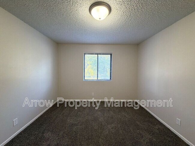 Building Photo - 3405 Holdrege St