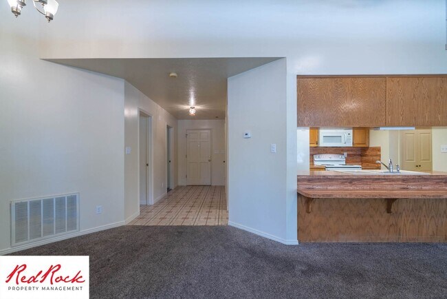 Building Photo - 3 Bedroom End Unit Home in Downtown St. Ge...