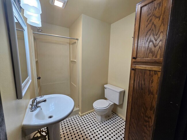 Building Photo - 1229 Vinton Ave
