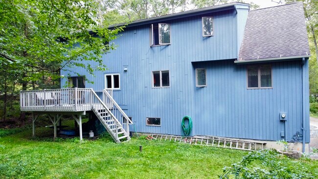 Building Photo - 421 E Hyerdale Dr