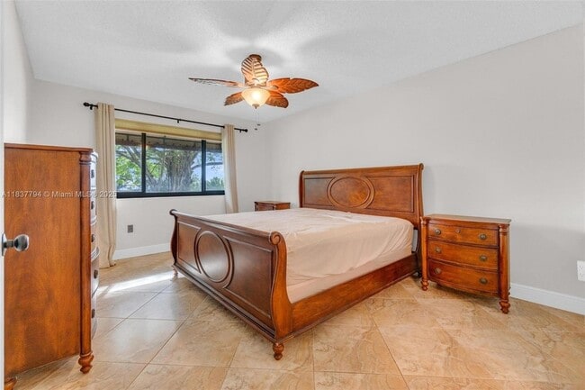 Building Photo - 15405 Miami Lakeway N