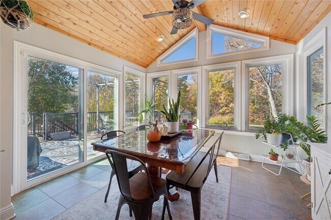 Building Photo - 1005 Autumn Woods Dr