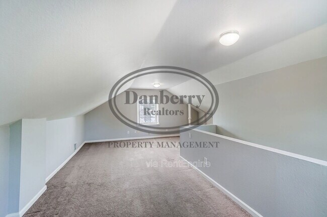 Building Photo - 347 Darrow Ave