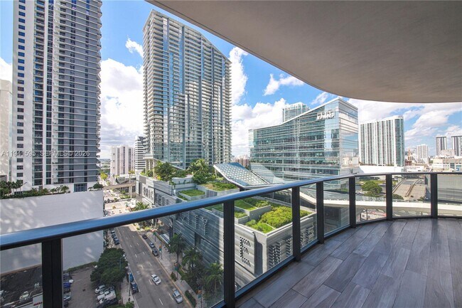 Building Photo - 801 S Miami Ave