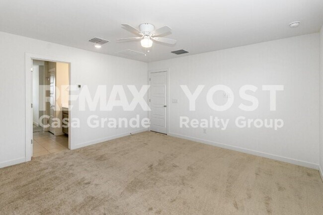 Building Photo - Big Space, Big Backyard, Big Move in special!
