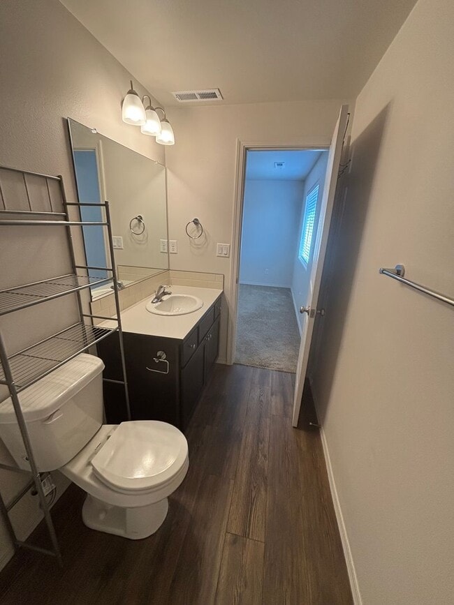 Building Photo - Eugene 3 Bed 2.5 Bath, 2 Story Single Fami...