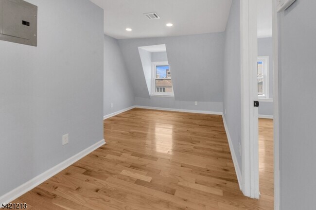 Building Photo - 157 Fairmount Ave