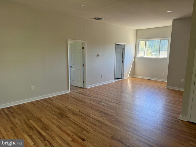 Building Photo - 5426 Enid Pl