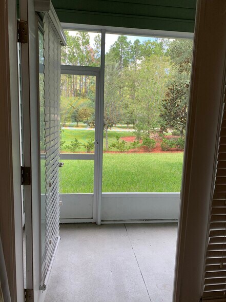 Screened-in Patio - 200 Larkin Place