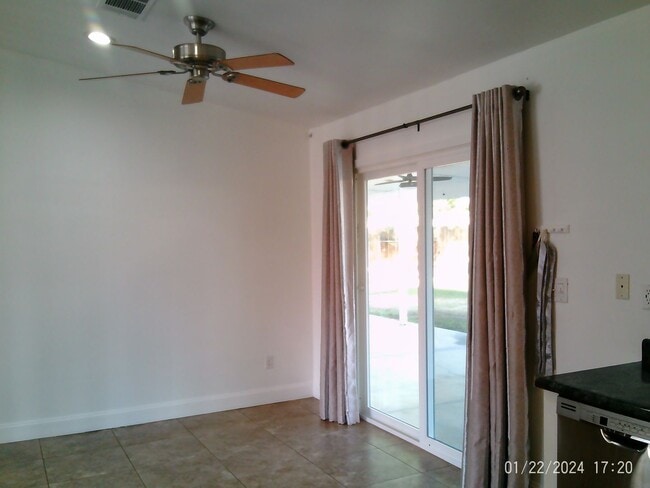 Building Photo - NW----SOLAR!!!!!!