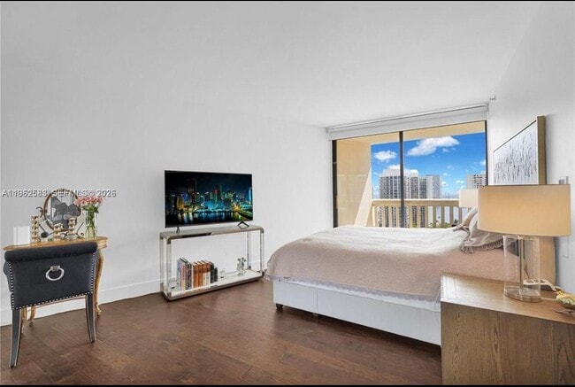 Building Photo - 1000 W Island Blvd