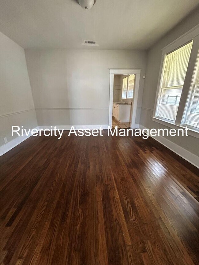 Building Photo - GEM HOME IN A GREAT LOCATION !!!!!! Section 8 Welcomed !!!!!