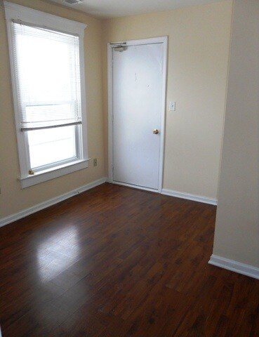 Building Photo - 613 Washington St