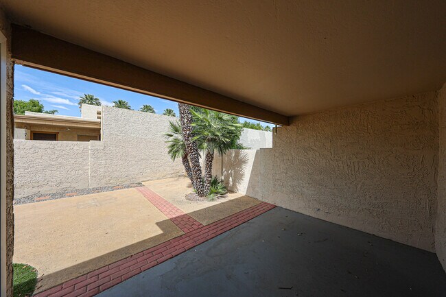 Building Photo - 238 W Maya Dr