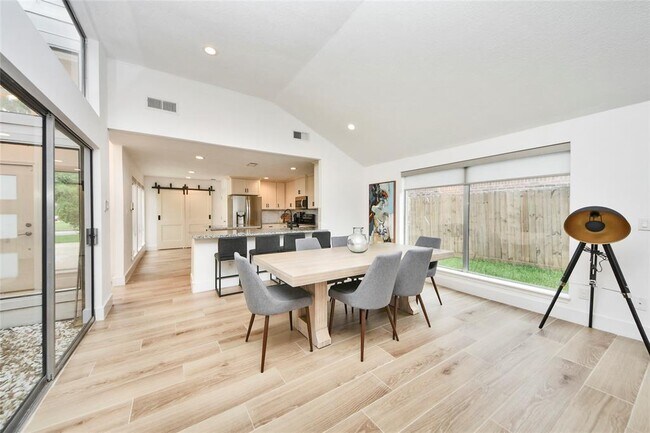 Building Photo - 4411 Hickory Downs Dr