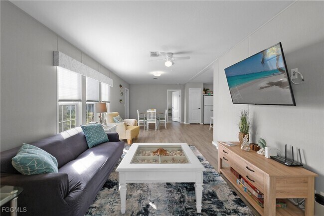 Building Photo - 1747 Beverly Dr