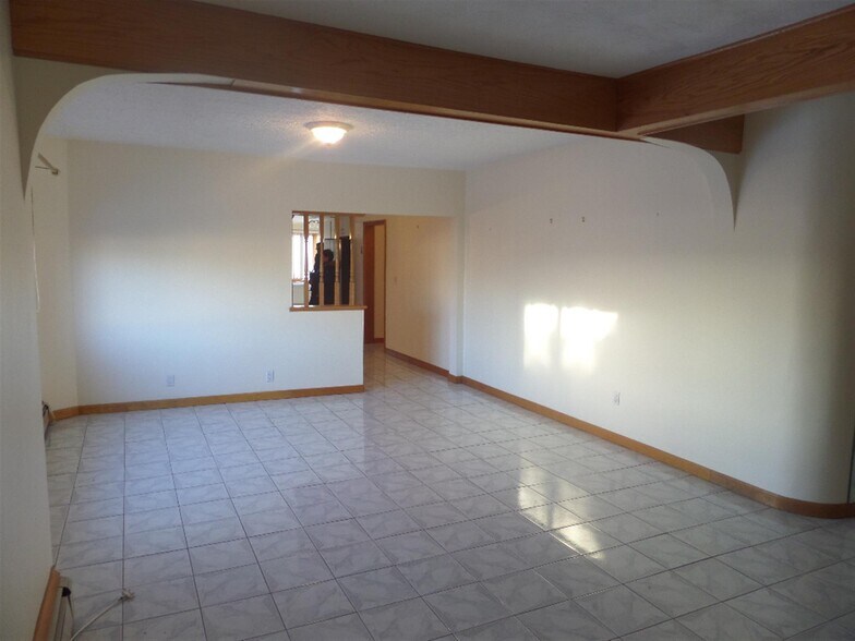 Building Photo - 10 Windsor Rd