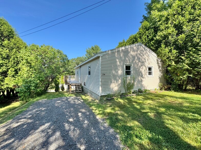Primary Photo - 194 River Rd